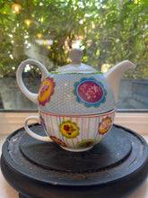 Afbeelding in Gallery-weergave laden, Theepot en kopje in zomerkleuren
