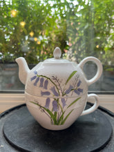 Afbeelding in Gallery-weergave laden, Theepot en kopje met boshyacint